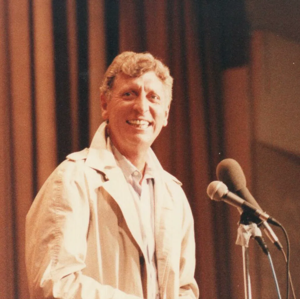 Hyperland'de yazılım ajanı Tom'u canlandıran Tom Baker, 1986'da Washington'daki bir Doctor Who buluşmasında