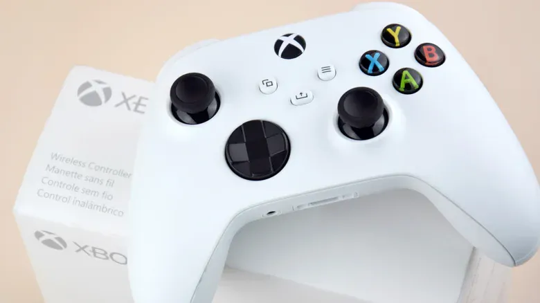 Xbox Kontrolcülerinde Kablolu ve Kablosuz Modellerin Performans, Pil Ömrü ve Fiyat Açısından Karşılaştırması