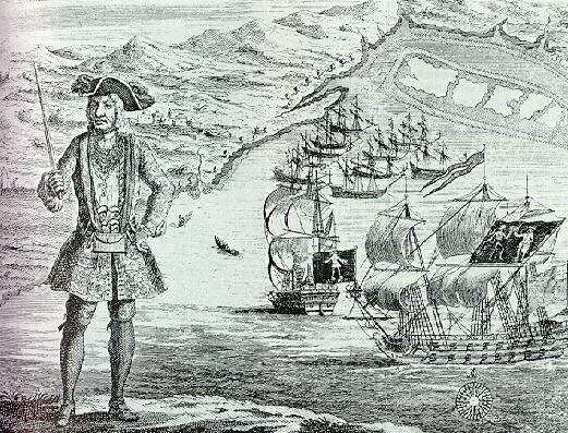Korsan kaptan Bartholomew Roberts, kendi bayraklarının altında; 1724 basımlı kitaptan bakır gravür