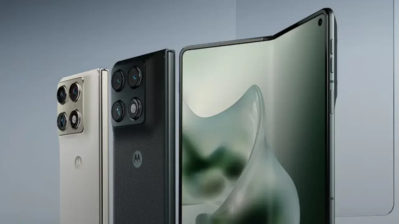 Motorola Razr Fold'un Kırışıksız Katlanabilir Ekranı ve 3D Cam Tasarımı Ortaya Çıktı
