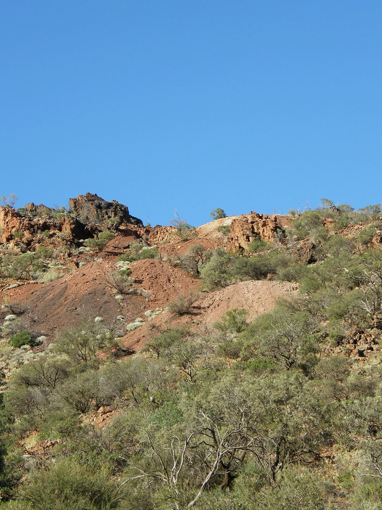 Arkaroola bölgesinde, Mount Gee çevresinde terk edilmiş eski bir uranyum madeni