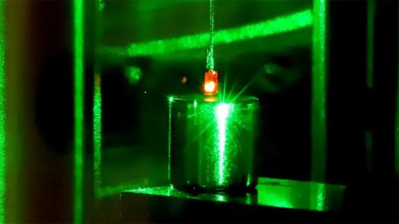 OIST Araştırmacıları Kuantum Kuvvetiyle 1 cm Elması 100 nm Kaydırdı