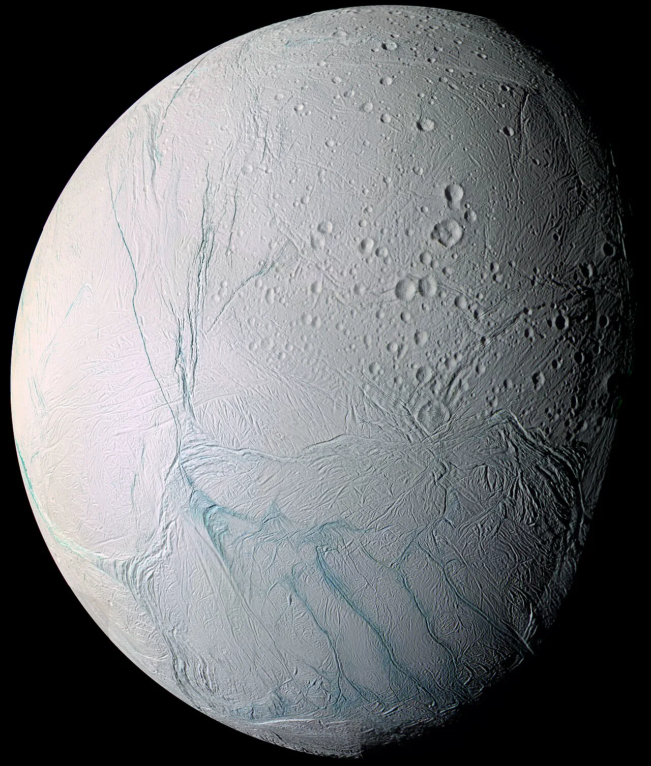 Enceladus'un güney kutbundaki “kaplan çizgileri” denen yarıklar; buz tanecikleri bu çatlaklardan uzaya çıkıyor