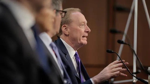 Microsoft Başkanı Brad Smith, Yapay Zekâ İçin Acil Küresel Güvenlik Kuralları Çağrısında Bulundu