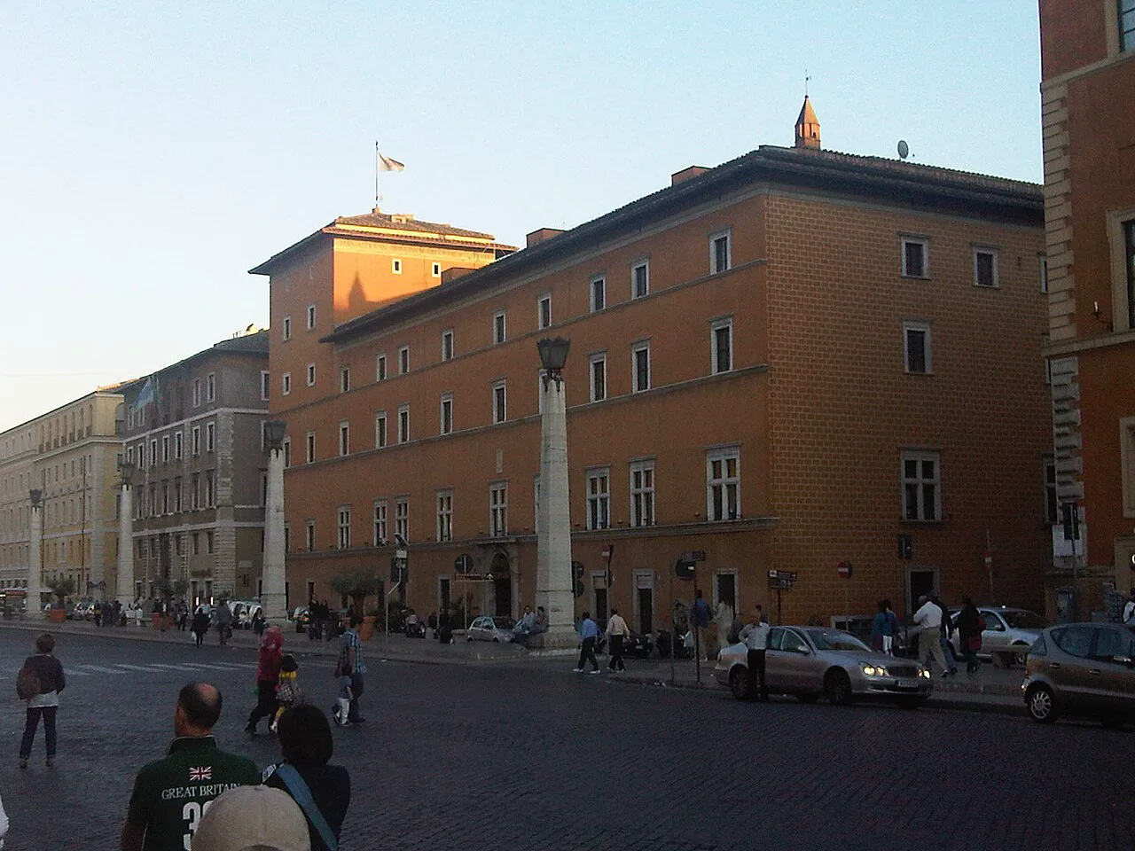 Palazzo della Rovere'nin Via della Conciliazione'ye bakan cephesi