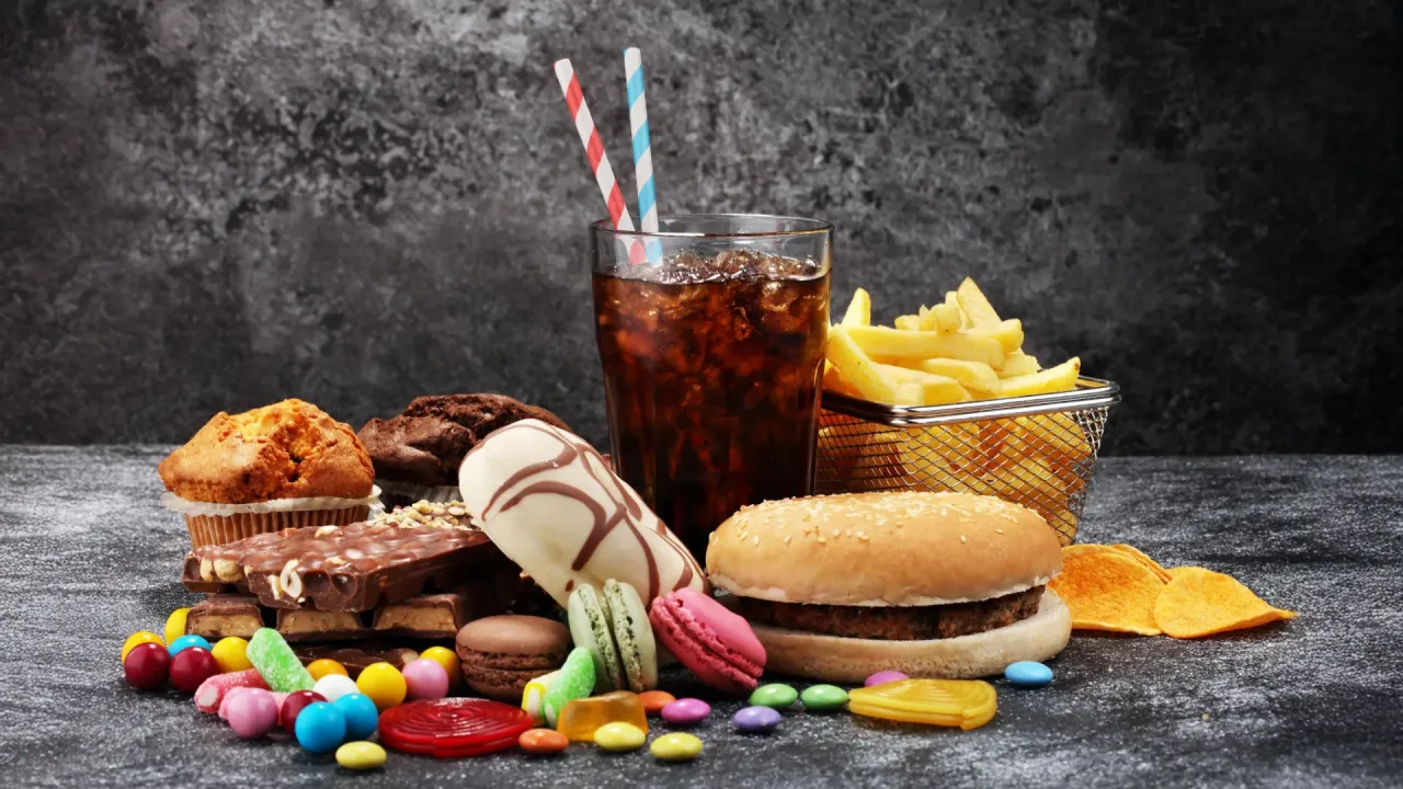 Ultra‑işlenmiş Gıdayı Bırakmak Depresyon Belirtilerini Hafifletebilir mi? UCSF Çalışması Yeni Kanıt Sunuyor