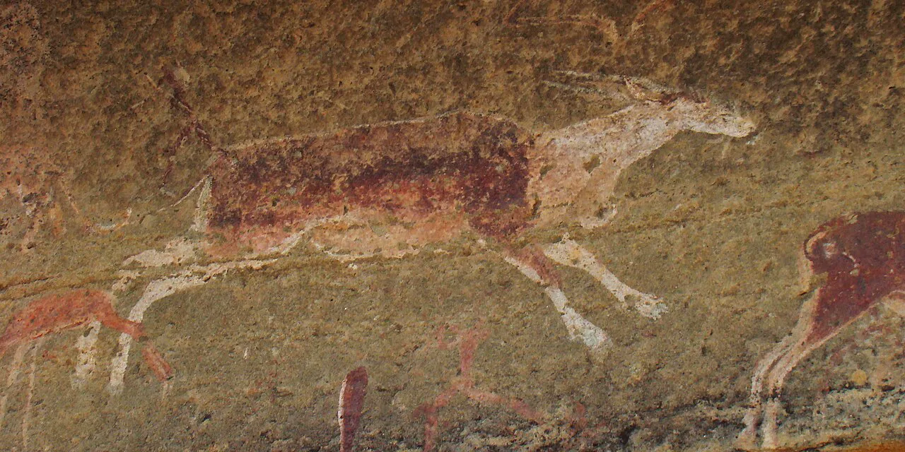 Drakensberg dağlarında bir kaya sığınağındaki eland antilobu figürü