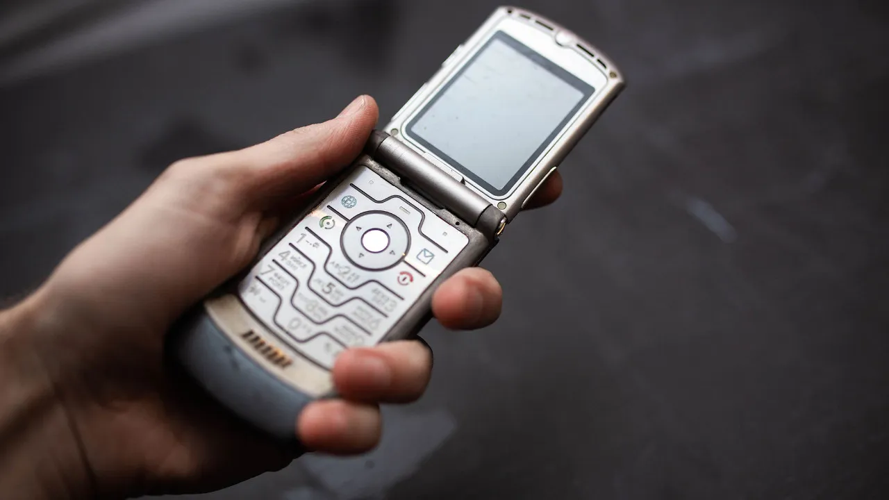 Kapaklı Telefonların Altın Çağı: Motorola StarTAC ve Diğer İz Bırakan Modeller