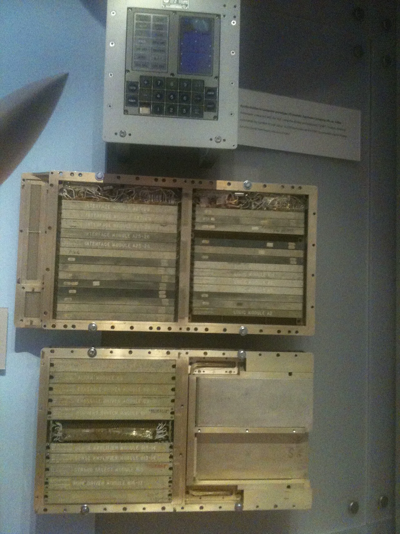 Apollo Güdüm Bilgisayarı ve üzerindeki DSKY tuş-gösterge birimi, Computer History Museum'da sergileniyor