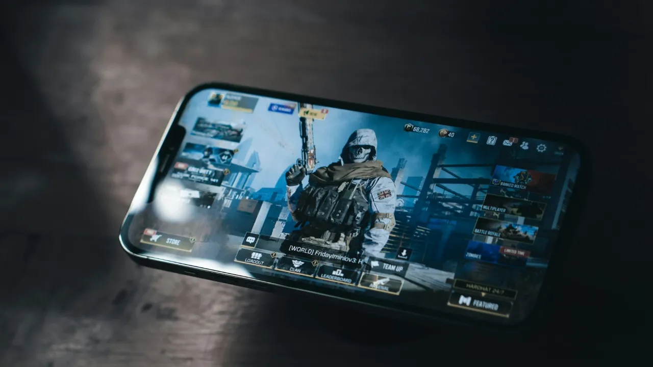 Apple, iPhone İçin Geliştirdiği İki Yeni Oyun Kumandasını Beats Markasıyla Piyasaya Sürüyor