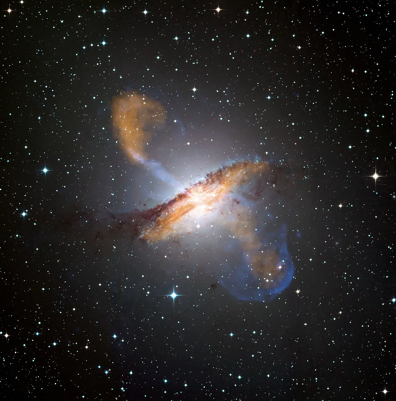 Centaurus A galaksisinin jet ve lobları