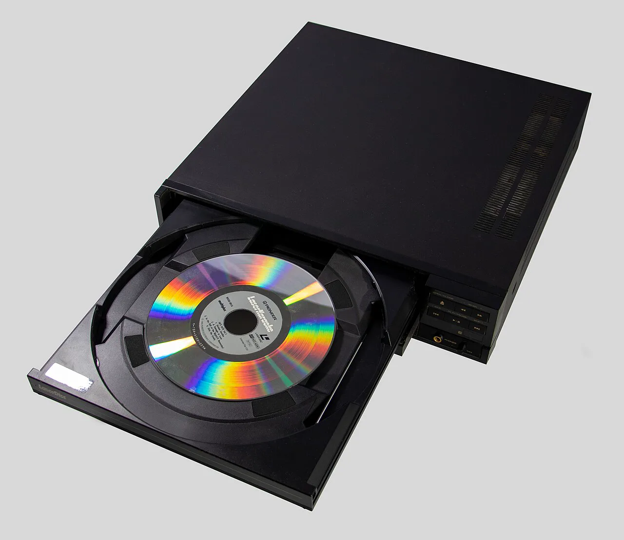 Bir LaserDisc oynatıcının açık tepsisinde 30 santimlik disk