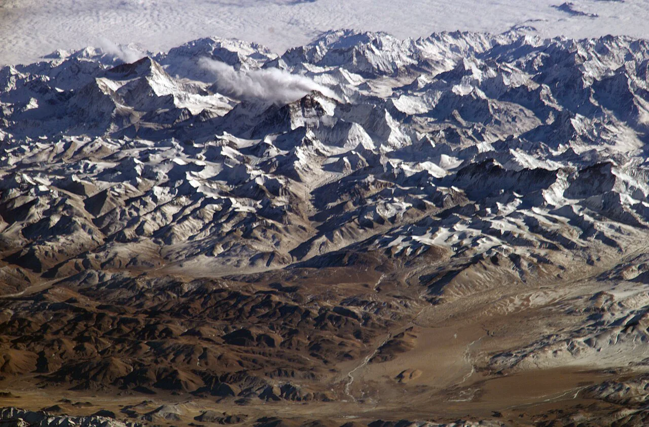 Everest'ten yüksek dağ oldu mu? Kayıp süper dağların izi zirkon kristallerinde
