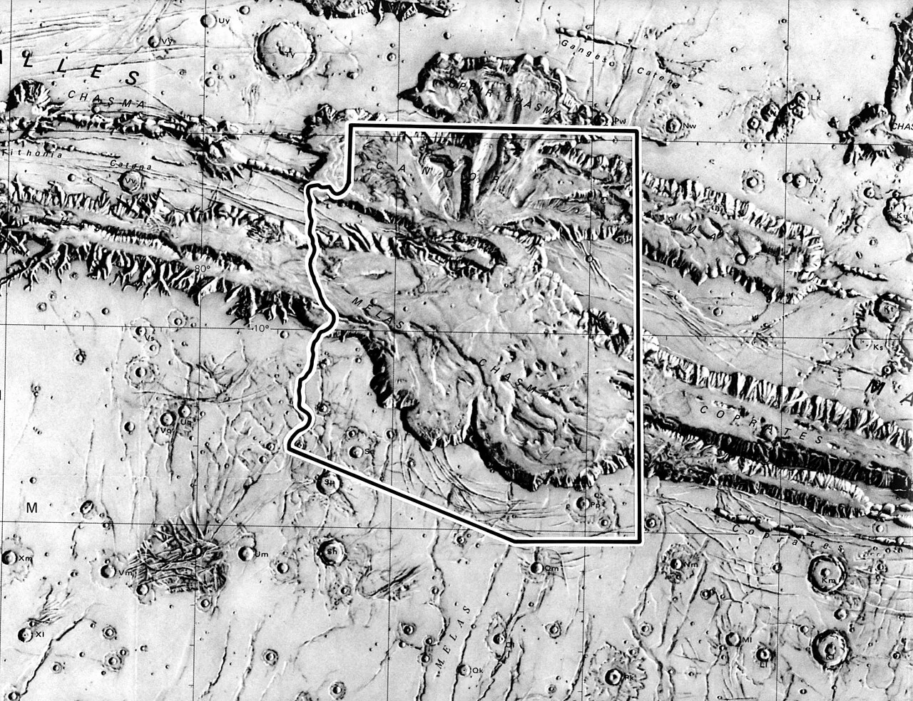 Valles Marineris'in orta kesimi, aynı ölçekte çizilmiş Arizona eyaletinin yanında