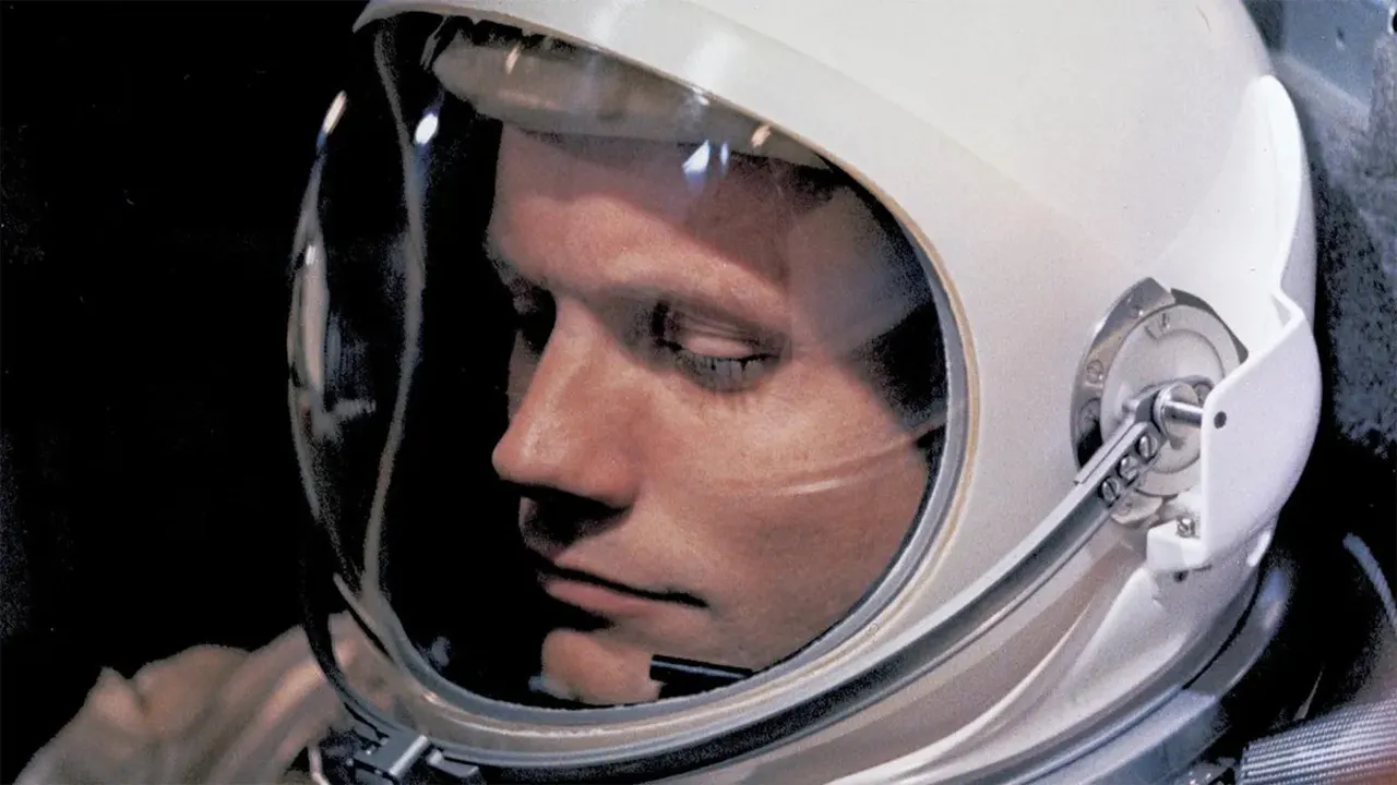 Neil Armstrong'un Saç Kesimi, 3 Bin Dolarlık Tarihi Bir Koleksiyon Parçasına Dönüştü
