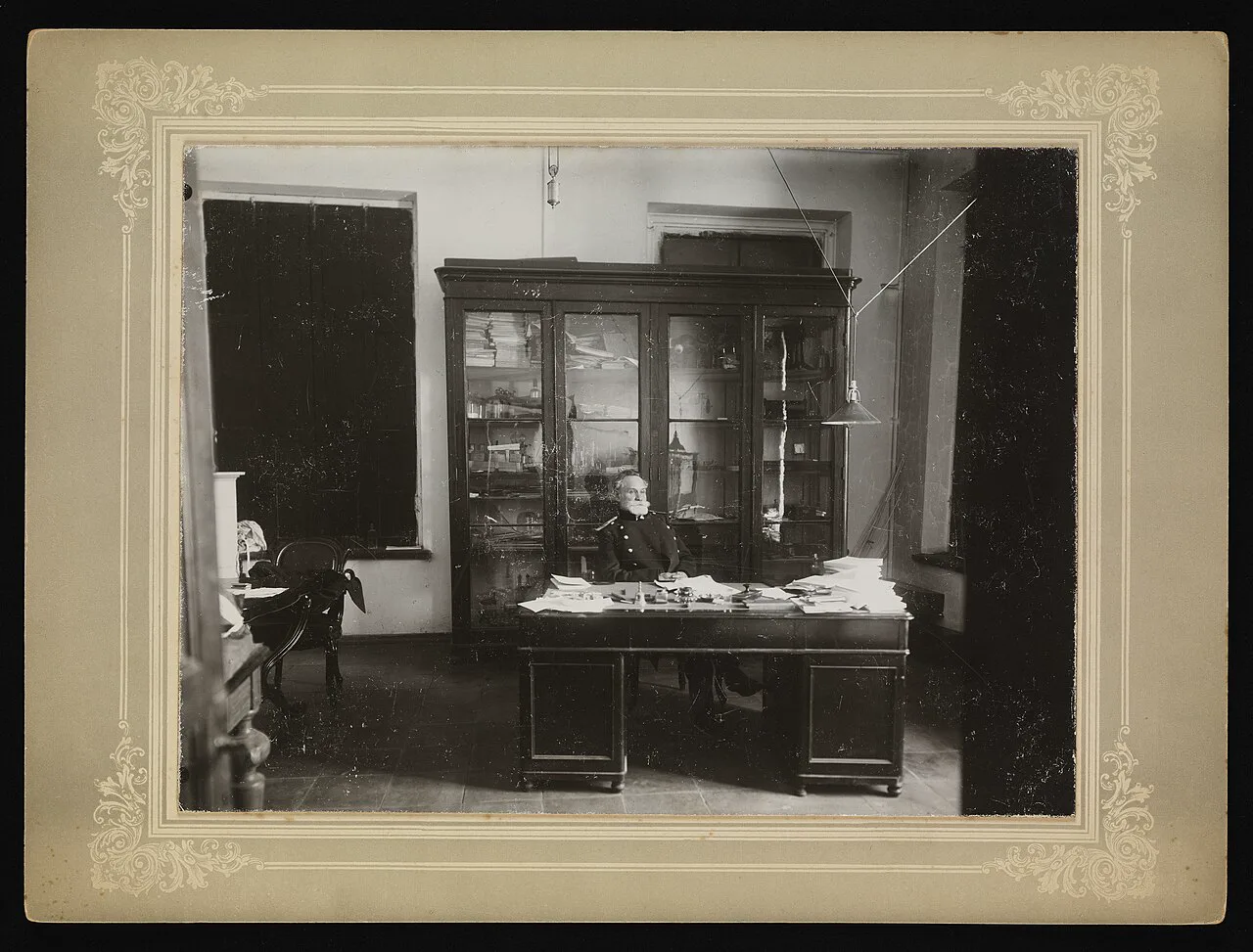 Ivan Pavlov, 1904'te St. Petersburg'daki İmparatorluk Askeri Tıp Akademisi'ndeki çalışma masasının başında