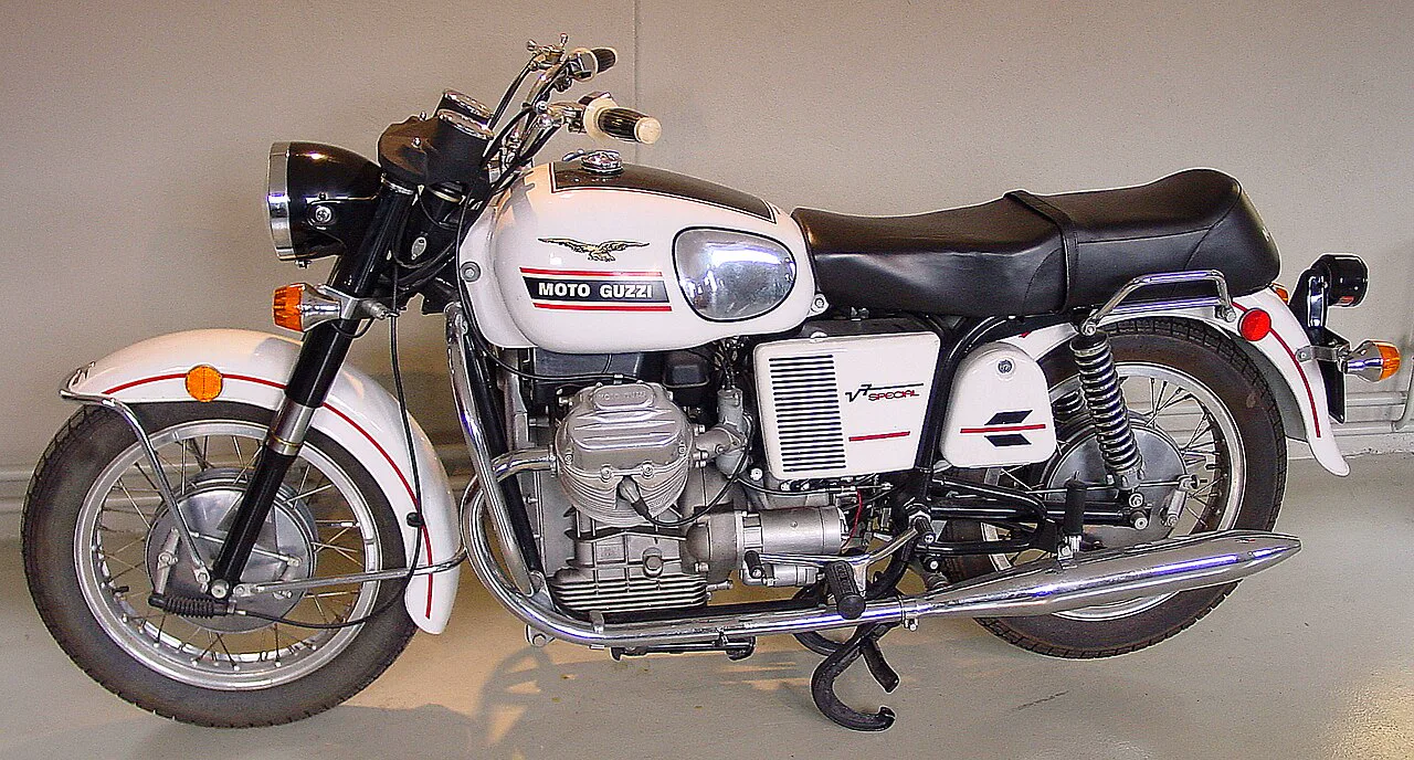 Moto Guzzi V7 Special. Dautheville 1972 Orion Raid'inde bu aileden, ödünç aldığı 750 santimetreküplük bir Guzzi kullandı.