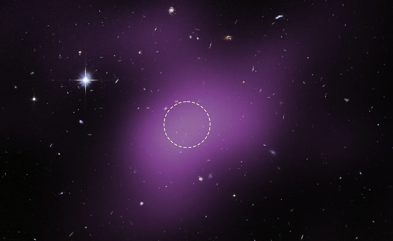 Cloud-9: mor renk radyo gözlemleriyle çizilen hidrojen gazını gösteriyor, içinde Hubble'ın gördüğü noktalar yalnızca çok uzaktaki arka plan galaksileri
