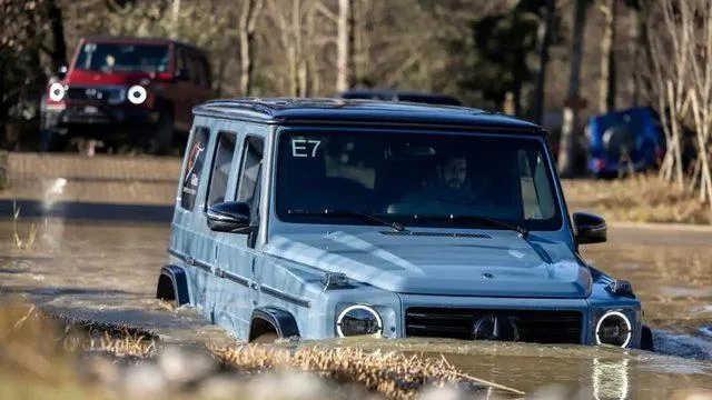 Mercedes-Benz'in Amfibik SUV Patentinde Devrim: Araçlar Suda Yüzebilecek