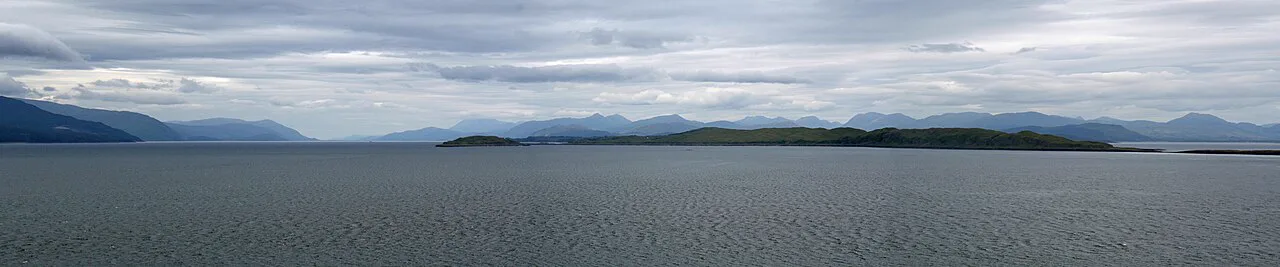 Mull adasındaki Duart Kalesi'nden Loch Linnhe'ye ve Lismore adasına bakış