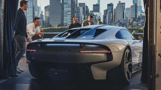 Porsche, Yeni Süper Spor Modelinde Tam Elektrikli Versiyon Sunmayacağını Açıkladı