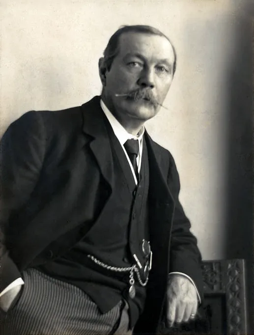 Arthur Conan Doyle, 1914'te Walter Benington'ın çektiği portrede