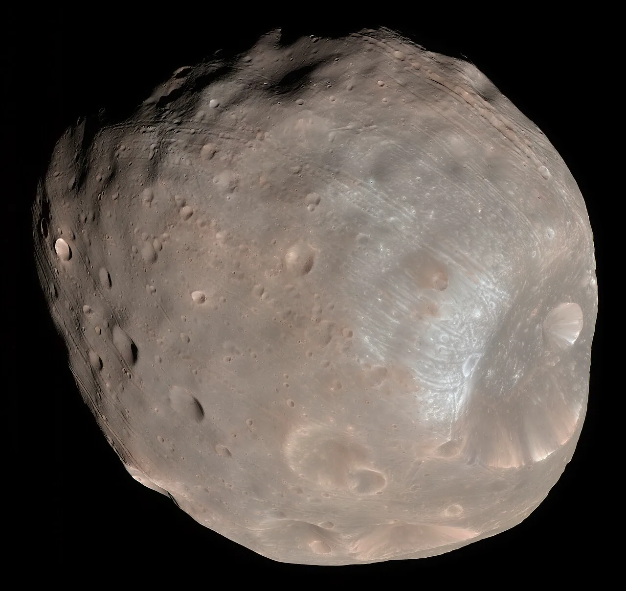 Mars Reconnaissance Orbiter'ın 2008'de çektiği renkli görüntüde Phobos ve büyük Stickney krateri
