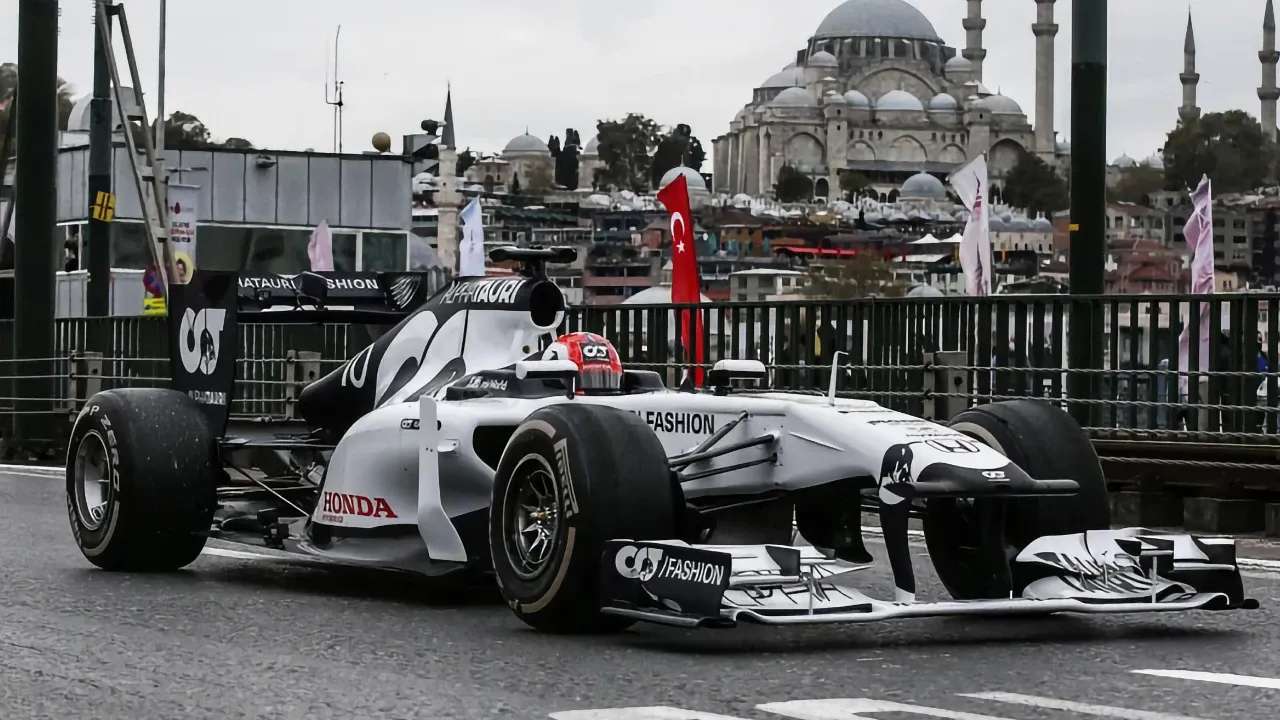 FIA, 2030'da Formula 1'de V8 Motorlara Dönüş Kararını Resmen Açıkladı