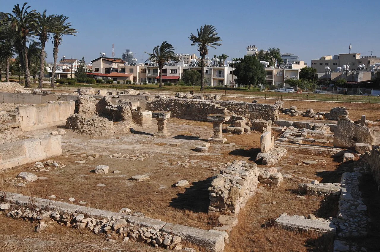 Kıbrıs'ta bir tapınak duvarında lazerle ortaya çıkan 23 gemi kazıması