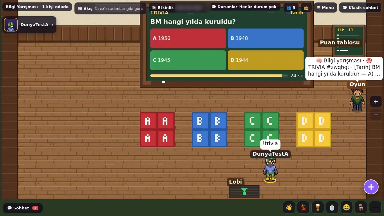 Bilgi yarışması odası: panoda soru ve şıklar, yerde A, B, C, D alanları