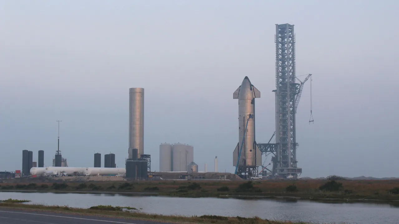 SpaceX'in Super Heavy'i dev mekanik kollarla yakalaması: Maliyet ve yeniden kullanım stratejisi
