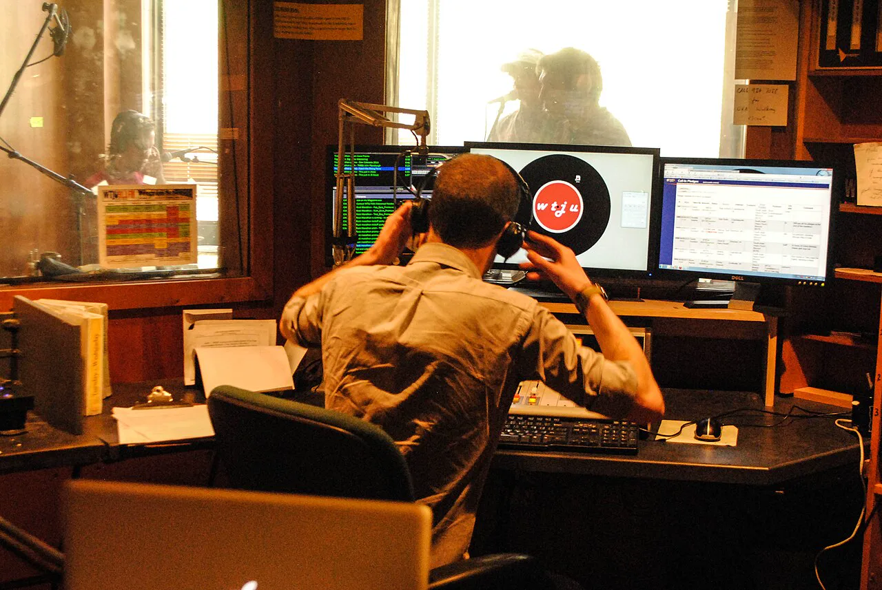 SAM Broadcaster, RadioDJ, mAirList, BUTT ve Mixxx: Hangi Yayın Yazılımı Ne İşe Yarar?