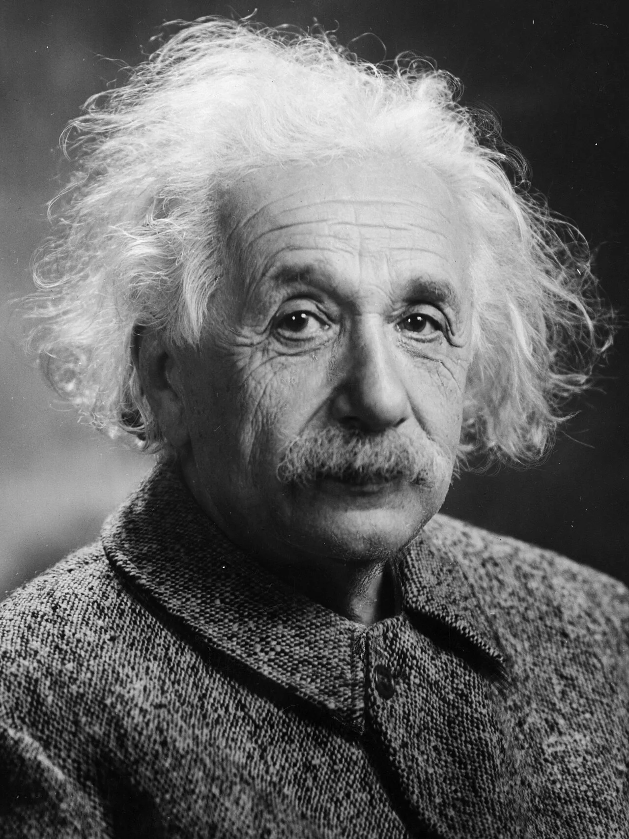 Einstein mikrofonun karşısına geçti: bilimin dili neden ortak olabiliyor?