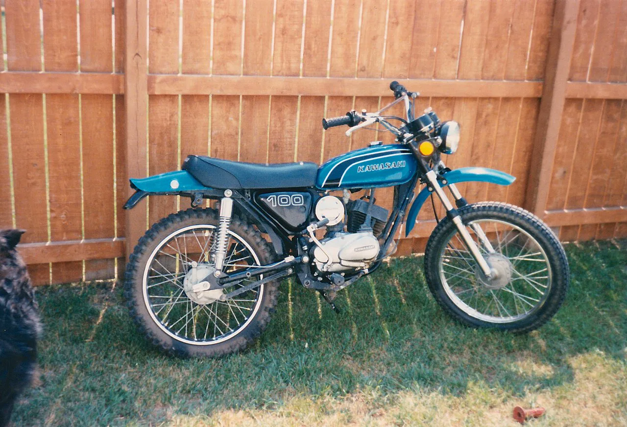 Kawasaki'nin 100 santimetreküplük G5 modeli, 1974. Dautheville dünya turunu bu sınıftan küçük bir Kawasaki ile yaptı.