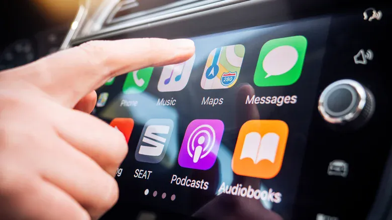 CarPlay’de Siri Sürekli Araya Giriyorsa 2026’da Uygulamanız Gereken Ayarlar