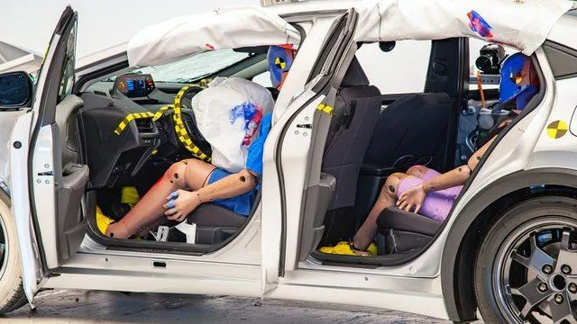 IIHS Güvenlik Testlerinde 2026-27 Yılının En Güvenilir Araçları: Tesla Model Y ve Kia Telluride Öne Çıktı