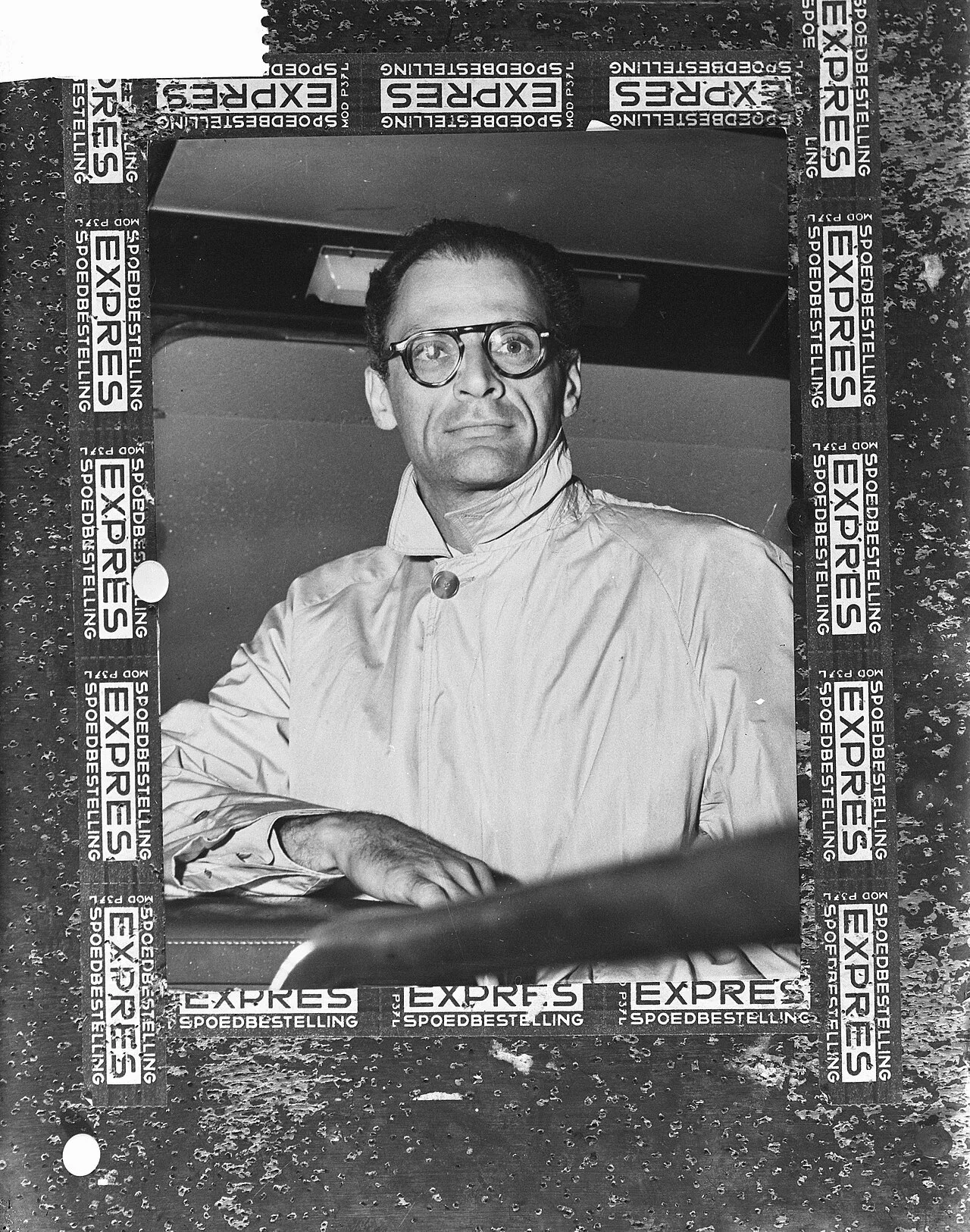Arthur Miller'ın oyunlarındaki işçiler nereden geldi: depo, tersane ve bir satıcı
