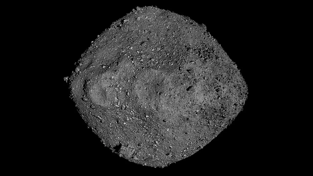NASA'nın OSIRIS-REx aracının görüntülediği Bennu, gevşek kaya ve çakıllardan oluşan bir moloz yığını asteroidi