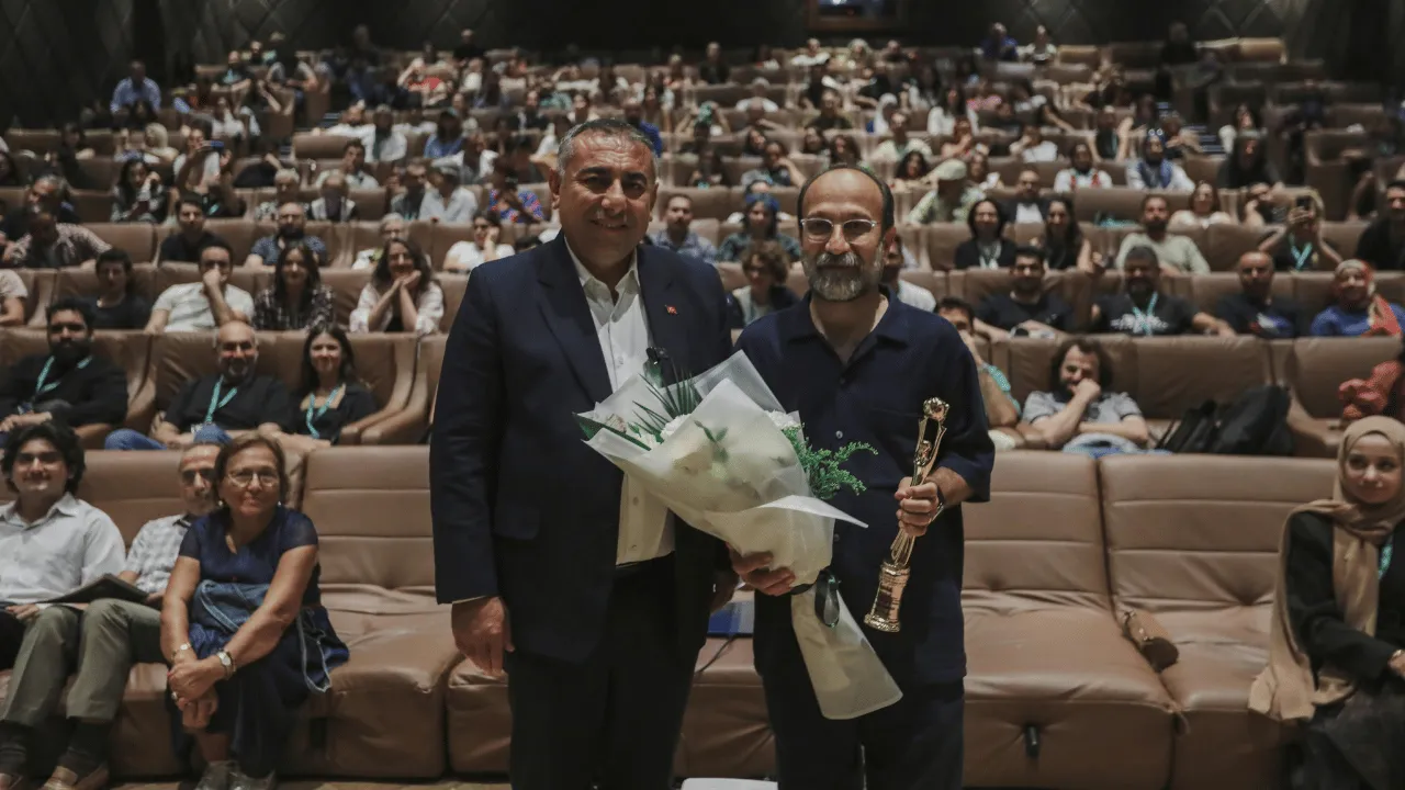 33. Adana Altın Koza Film Festivali'nde 3. Gün: "Canavar" ve "Varlık" Dünya Prömiyerleri Beyaz Perdede