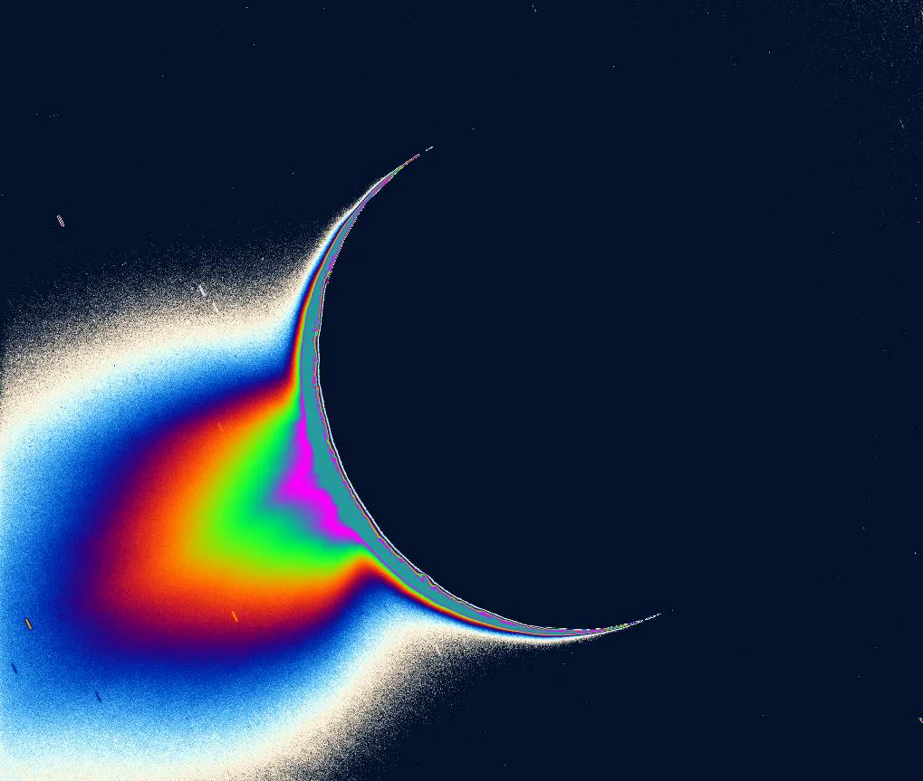 Enceladus, Okyanus Suyunu Uzaya Yollarken Kimyasını Kendi Ayrıştırıyor