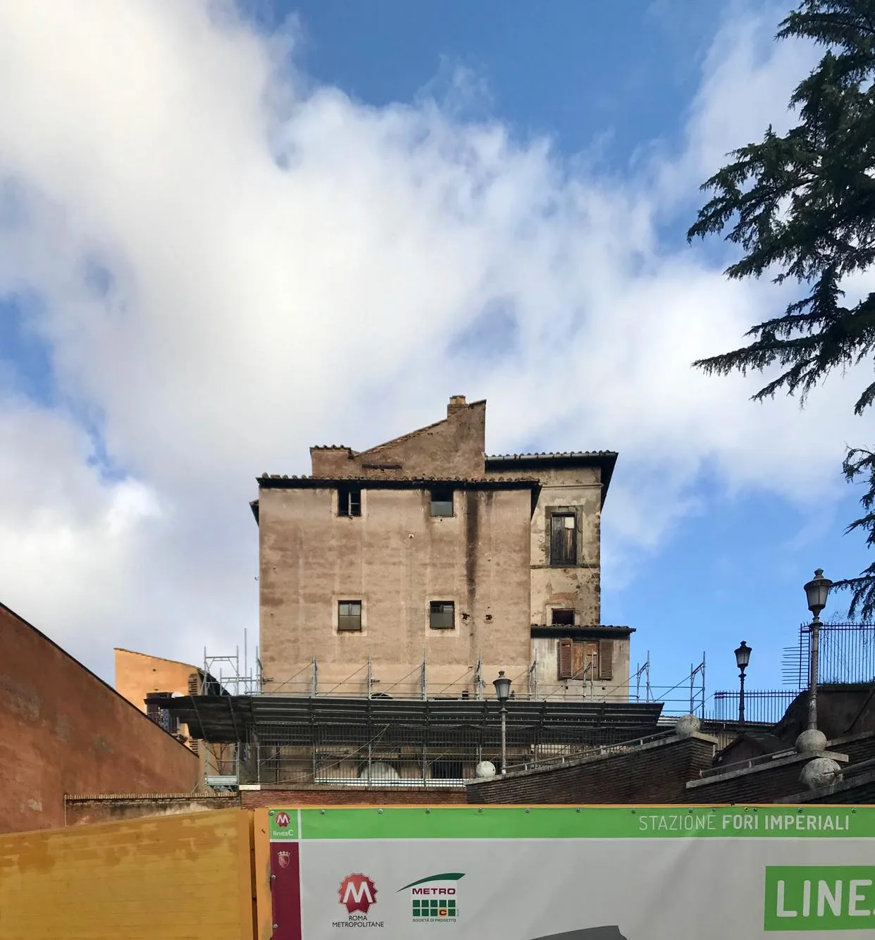 Roma'da rahibelerin badanaladığı 16. yüzyıl freskleri lazerle açılıyor