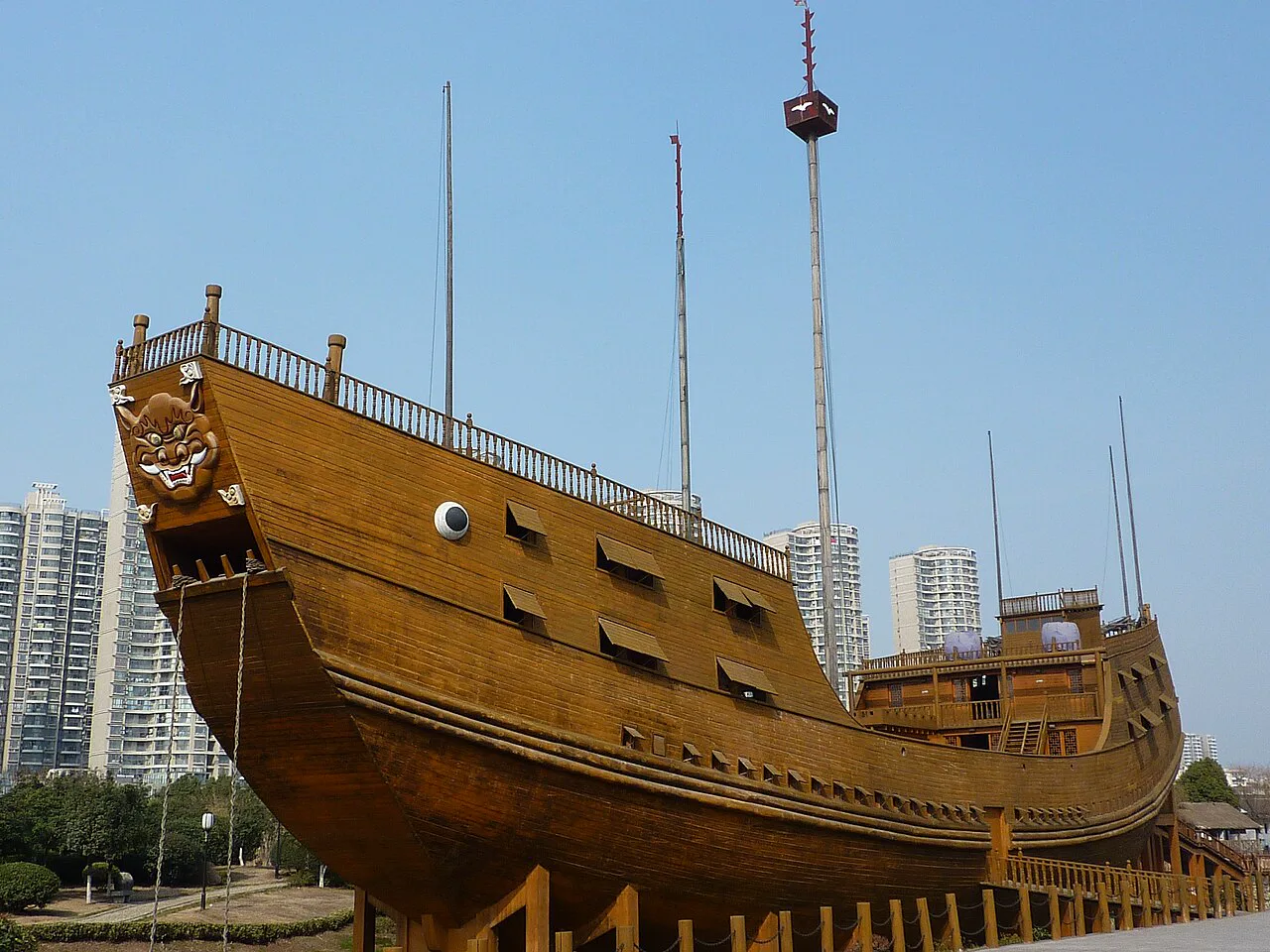 Nanjing'deki tersane alanında 2005 civarında yapılan 63,25 metrelik orta boy hazine gemisi maketi